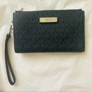Michael Kors Adele smartphone wrislet wallet